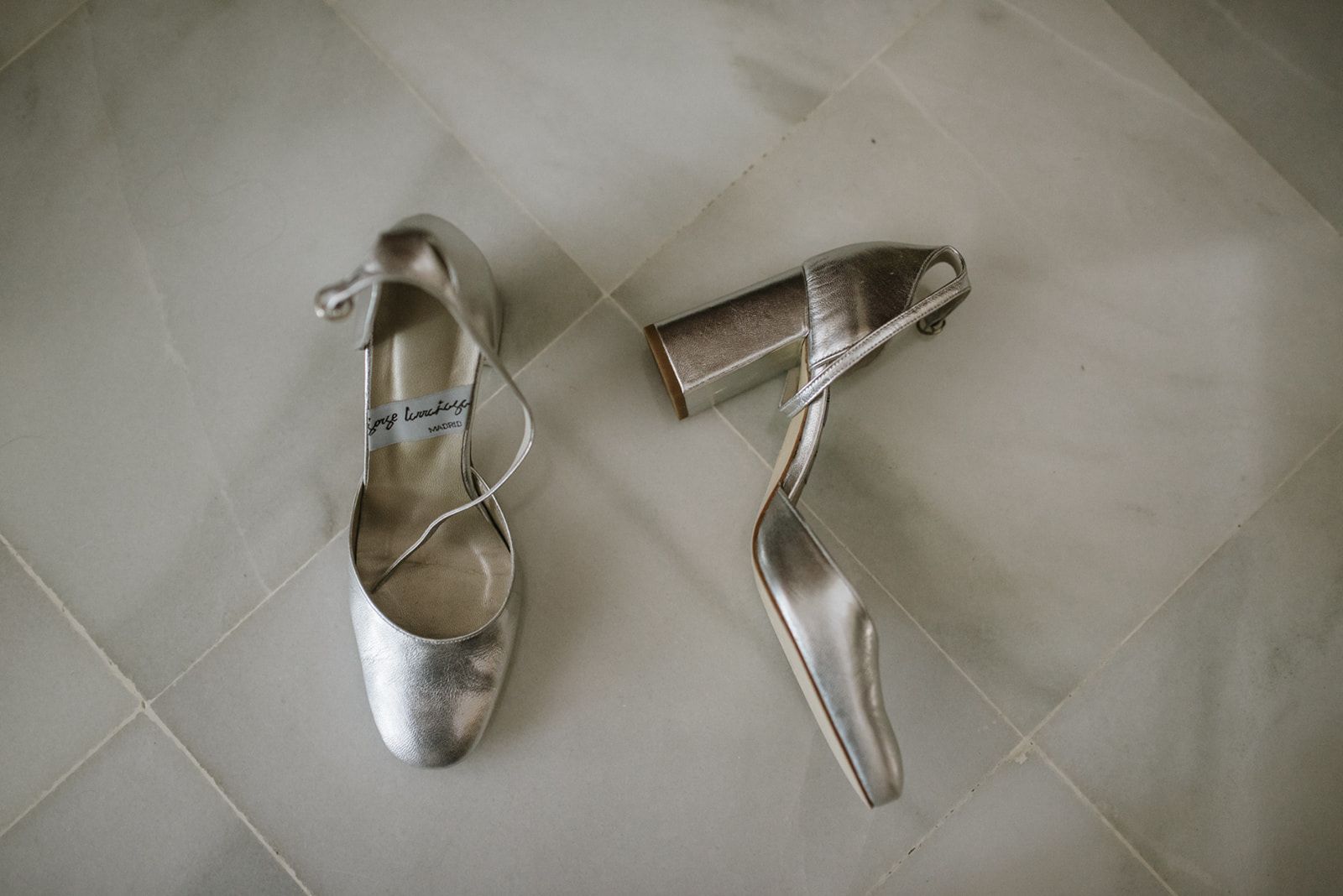 zapatos de novia plateados