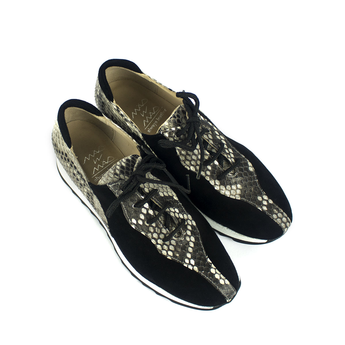 deportivas de lujo exoticas, hechas a mano en ante y piel de piton con plataforma blanca