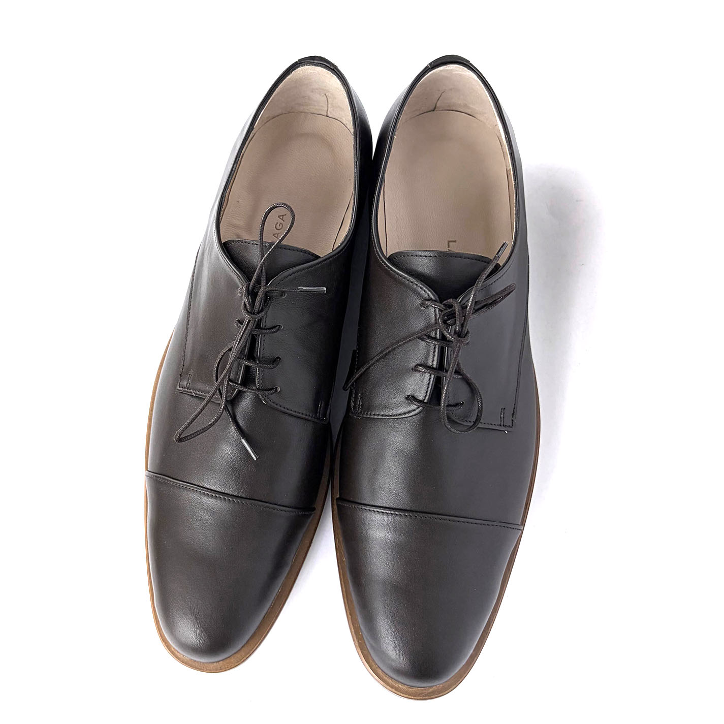 zapatos de hombre en piel color negro con puntera cap toe