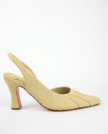 Stilettos Slingback en Ante Beige con Detalle de Pliegues